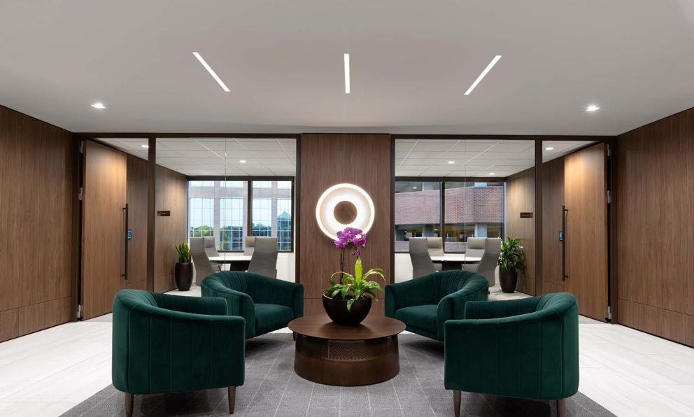 Seem 1 Recessed Lobby Entrance