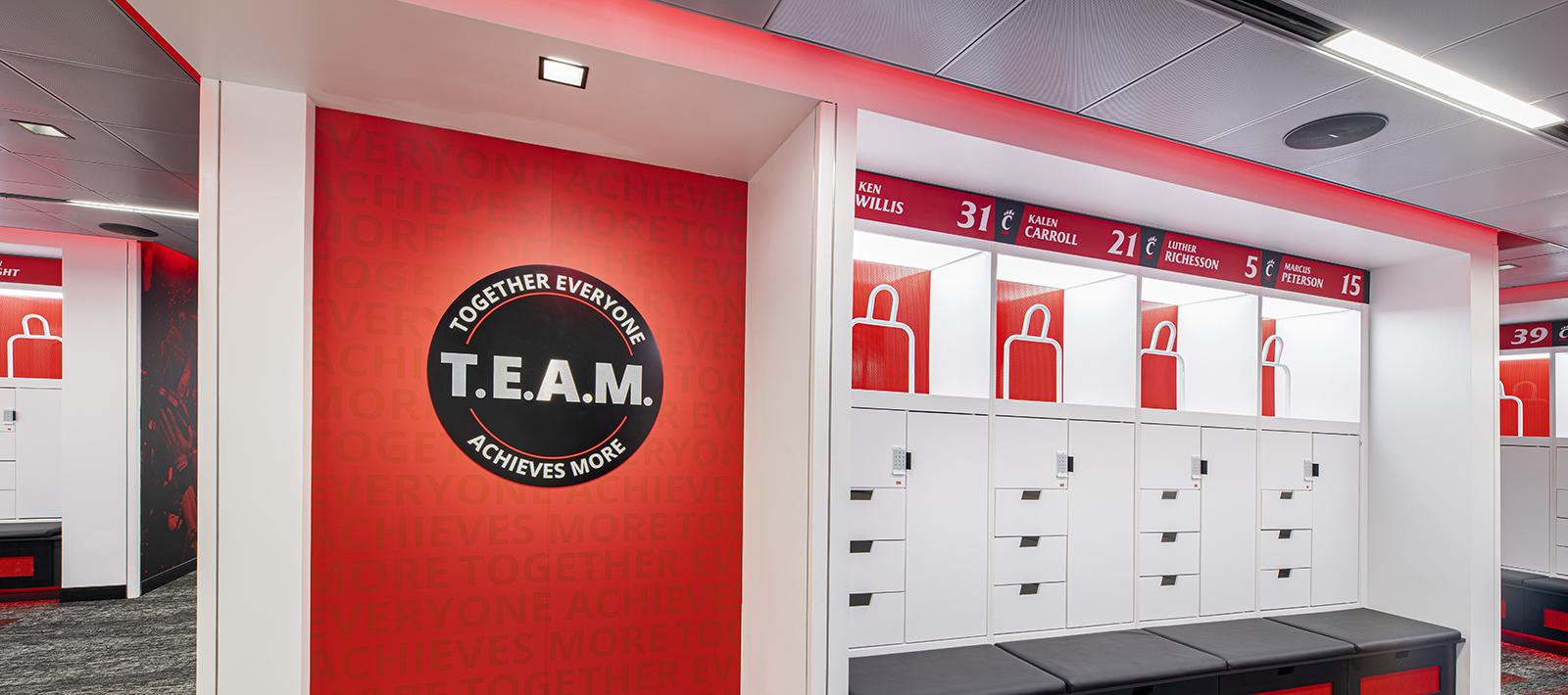 FLC44W_UC_LockerRoom_01